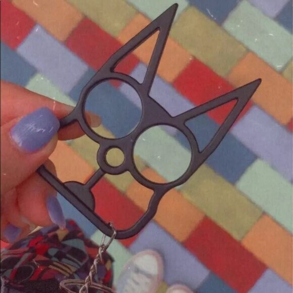 Black Cat Self Defense Keychain - Picture 2 of 5